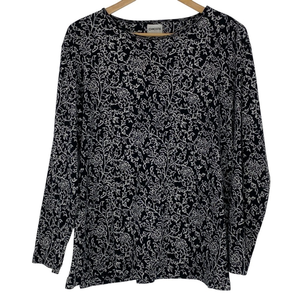 Chico's black & white leaf print long sleeve crew neck top